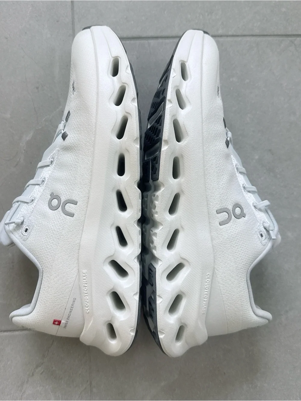NIB ON CLOUDTILT SNEAKERS Arctic / Ice